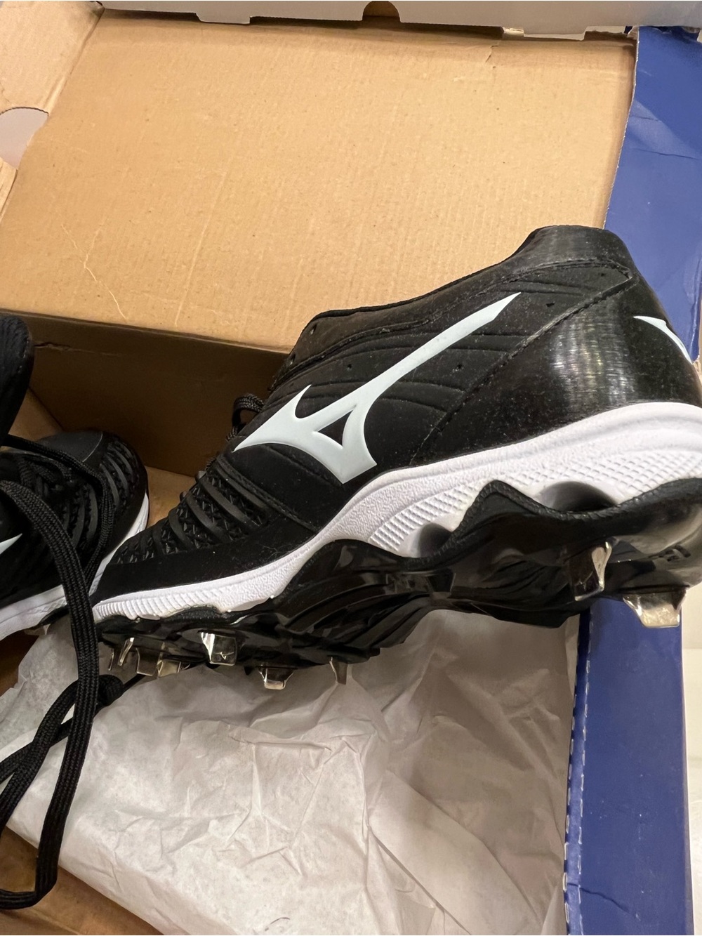 Mizuno Black and White Softball Cleats